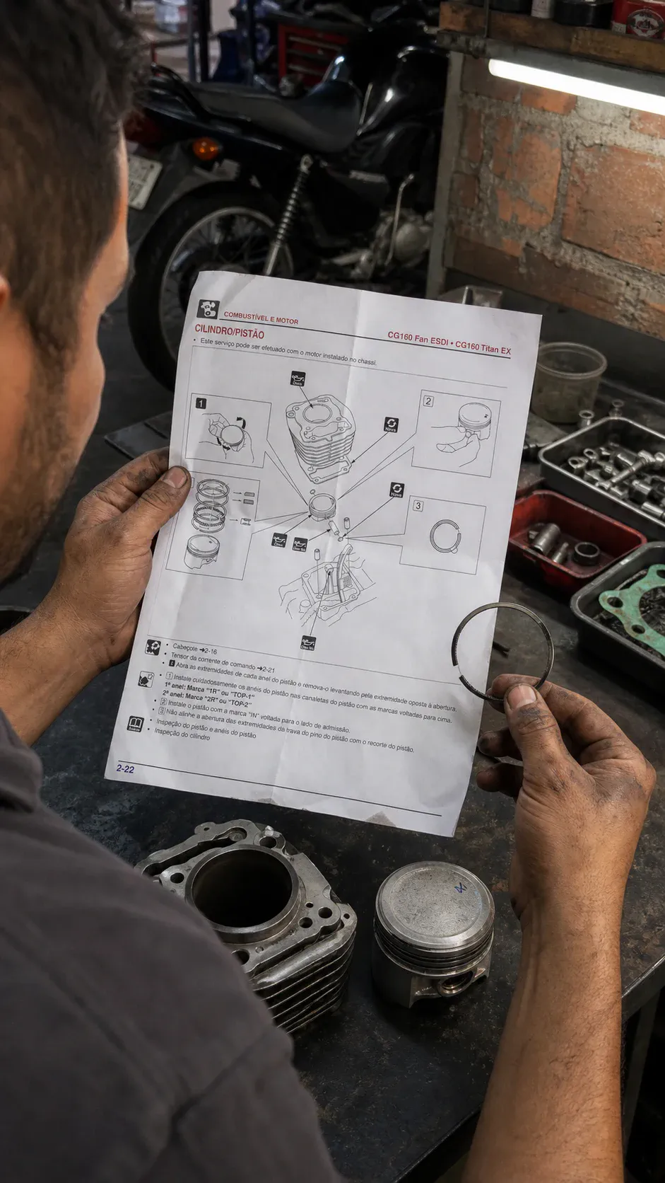 Material visual sendo usado em uma oficina mecânica — registro 11