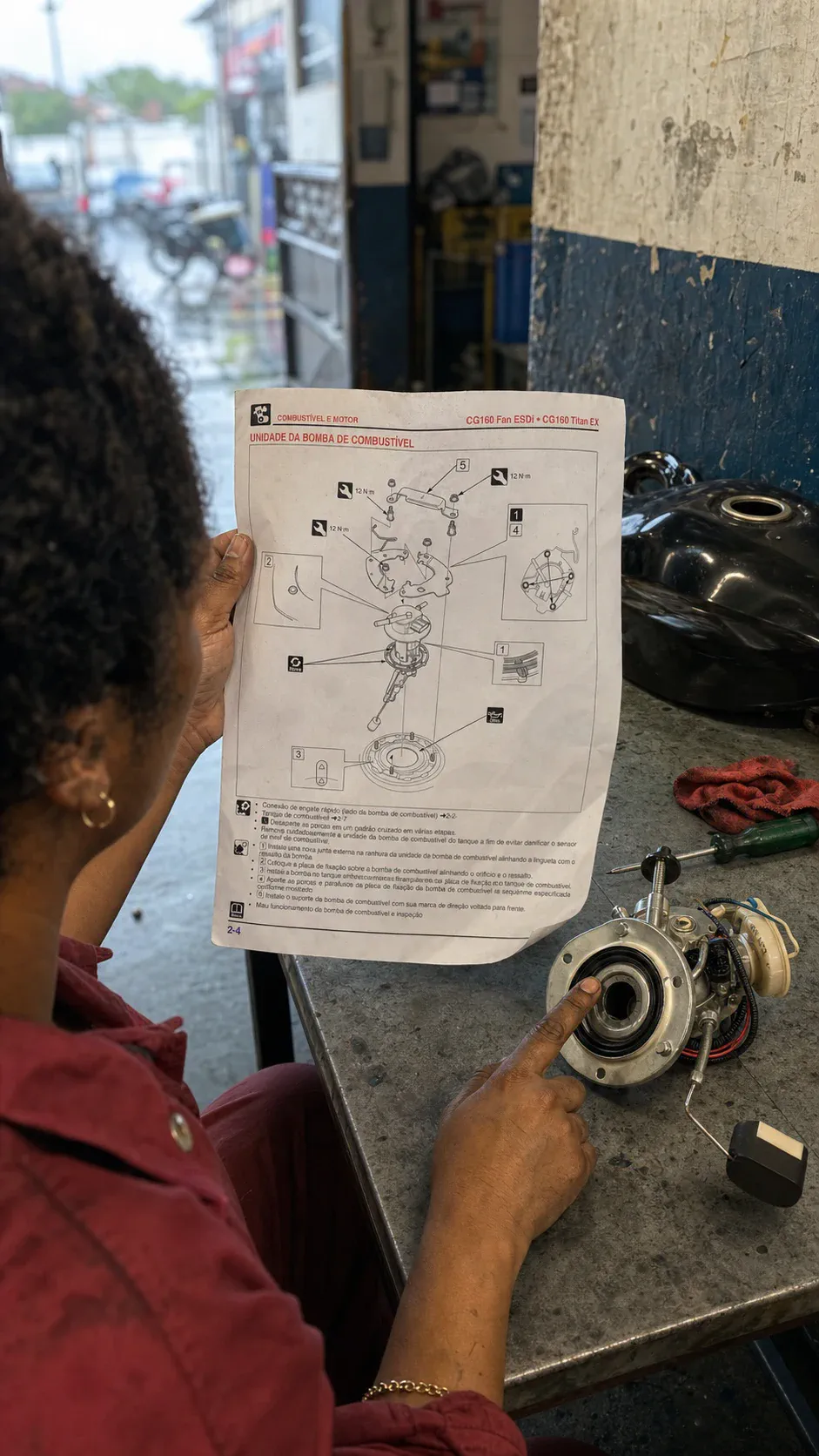 Material visual sendo usado em uma oficina mecânica — registro 15